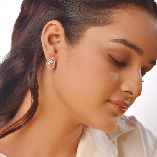 Timeless Elegance: Why Teardrop Earrings Are a Must-Have in Your Collection