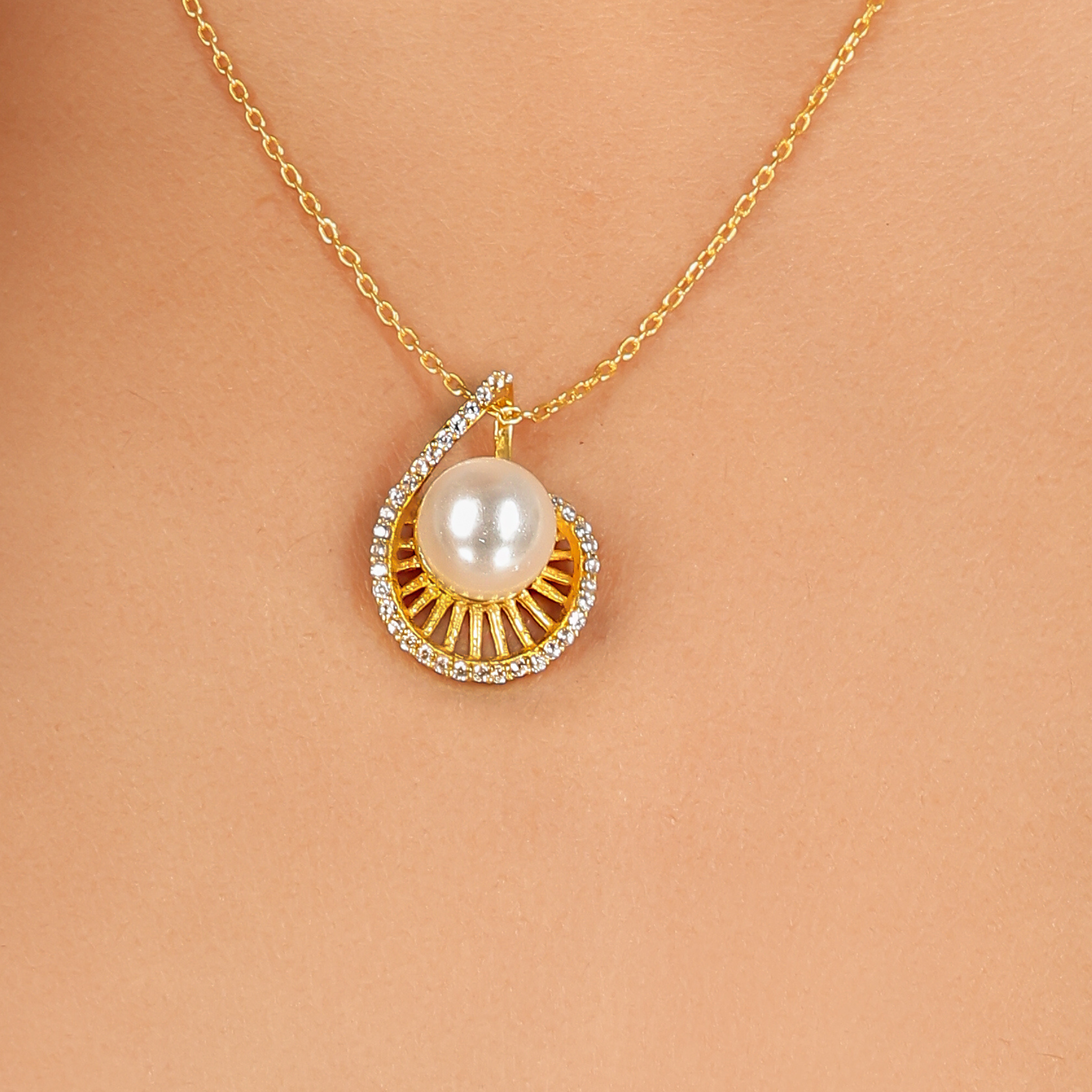 Shimmering Pearl Pendant With Chain, Hallmarked 925 Sterling Silver sterlyn 925