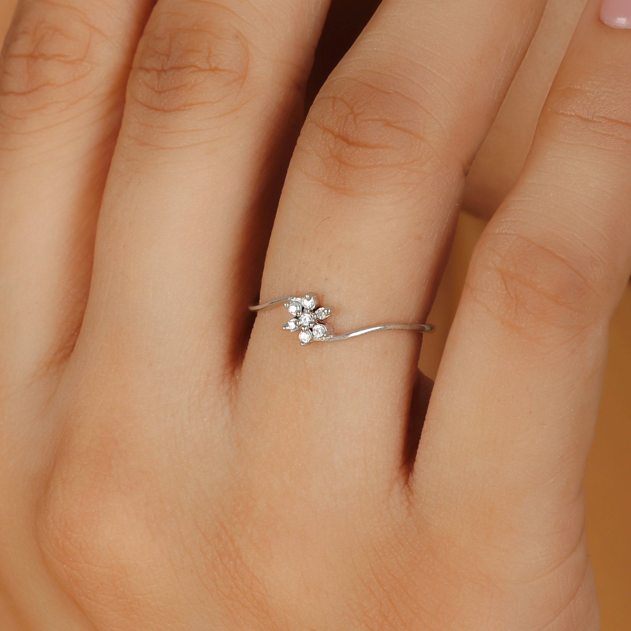 Sparkling Flower Solitaire Ring, Hallmarked 925 Sterling Silver sterlyn 925